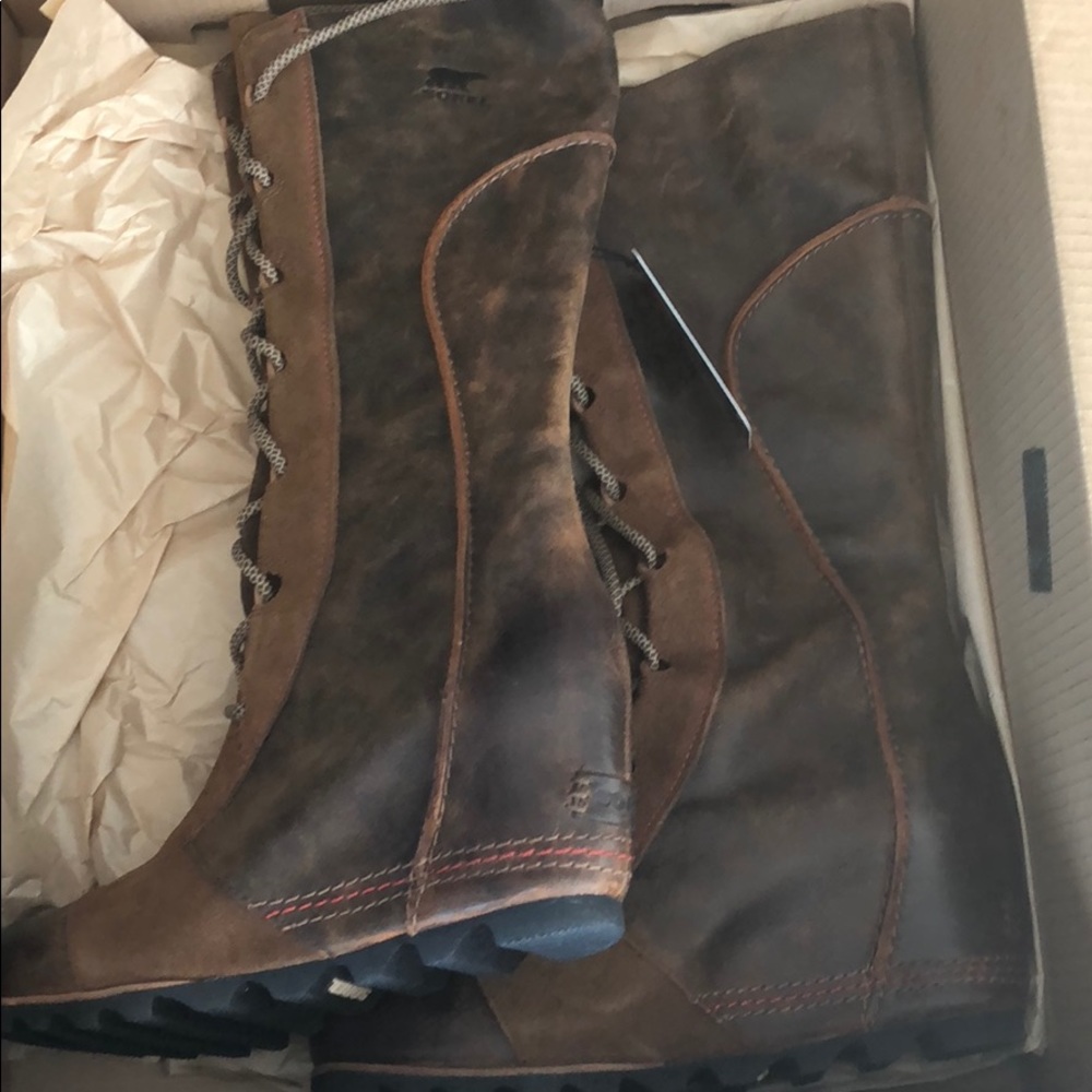 NIB Sorel Wedge Boots - Brown